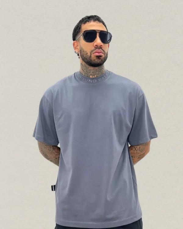 Camiseta Oversize "Turtleneck Relief" - Charcoal Slate